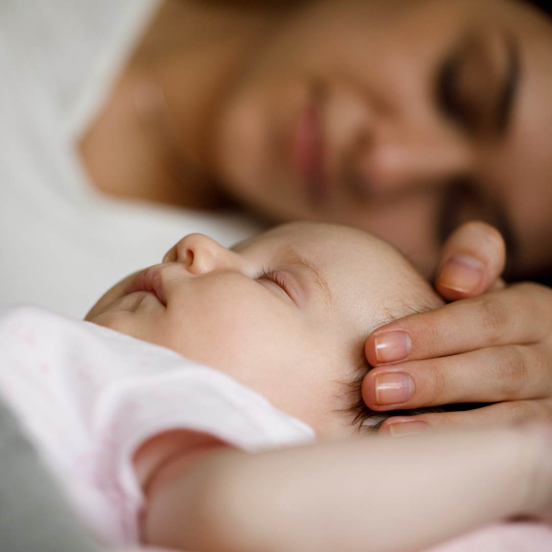 Madre con bebe recién nacido